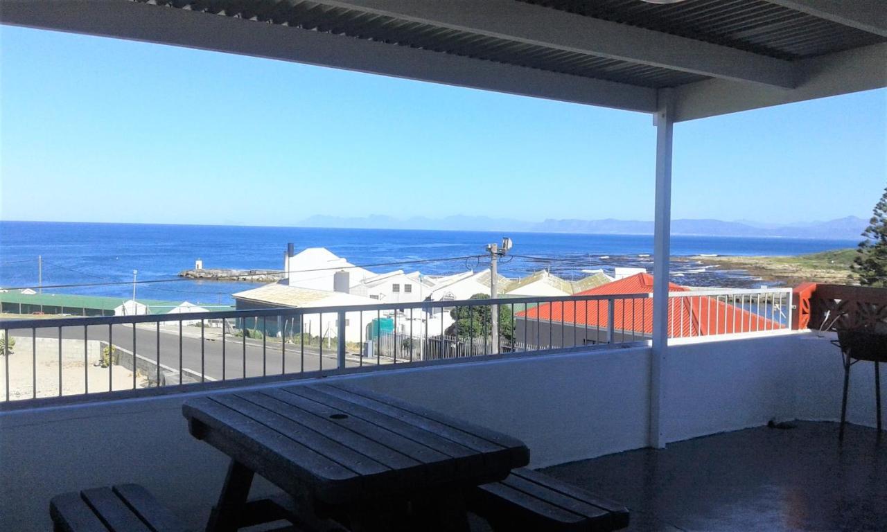 Oom Piet Accommodation Gansbaai Exterior photo